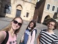 Otevřená věda 2020-Z. Šaldová a stážisté na Staroměstském náměstí