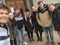 Před dejvickou pobočkou NA ČR